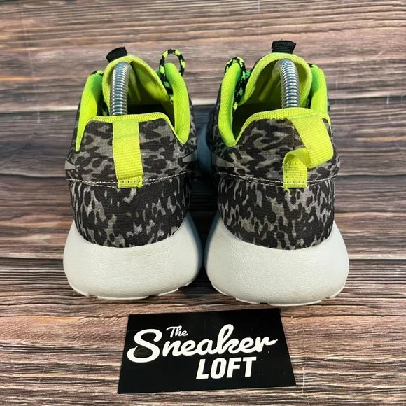 Nike Roshe Run Women's Gray Black Print Athletic‎ Running Shoes - Picture 4 of 8